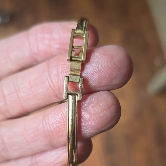 💯% AUTHENTI. Gucci Women's Interchangeable Bezel Watch Set - - Picture 4 of 6